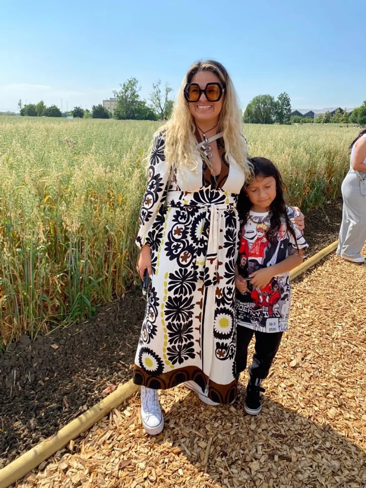 Michelle Ceballos, estilista, y speaker comparte su trabajo y pasión con su hijo Lucca