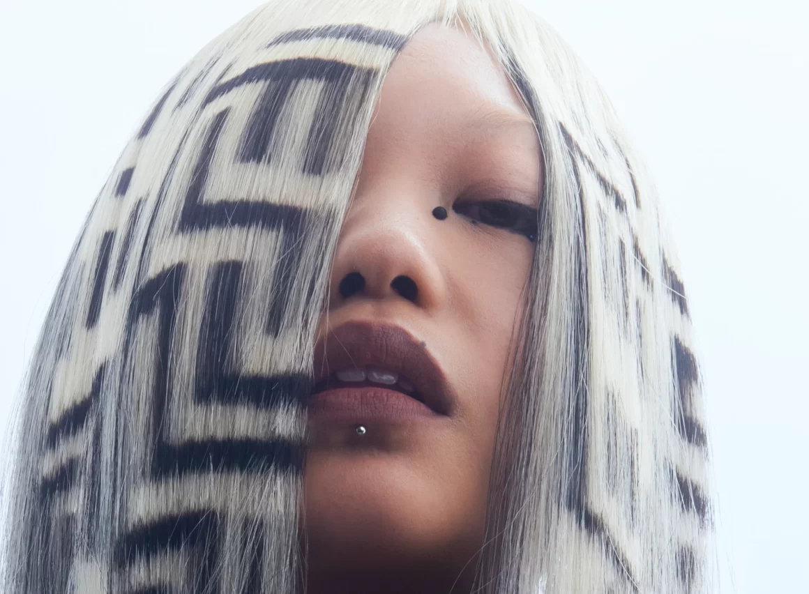 KASPER THOAS, COLECCIÓN ANTITHESIS DE KASPER THOMAS, LOOKS EDITORIALES FEMENINOS, RUBIOS, LOOK FEMENINO, LOOKS EDITORIALES, DISEÑO DE COLOR, COLOR FANTASÍA