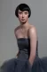 Mujer luciendo bob corto con flequillo corto, creación icónica de la colección de Sassoon Academy.