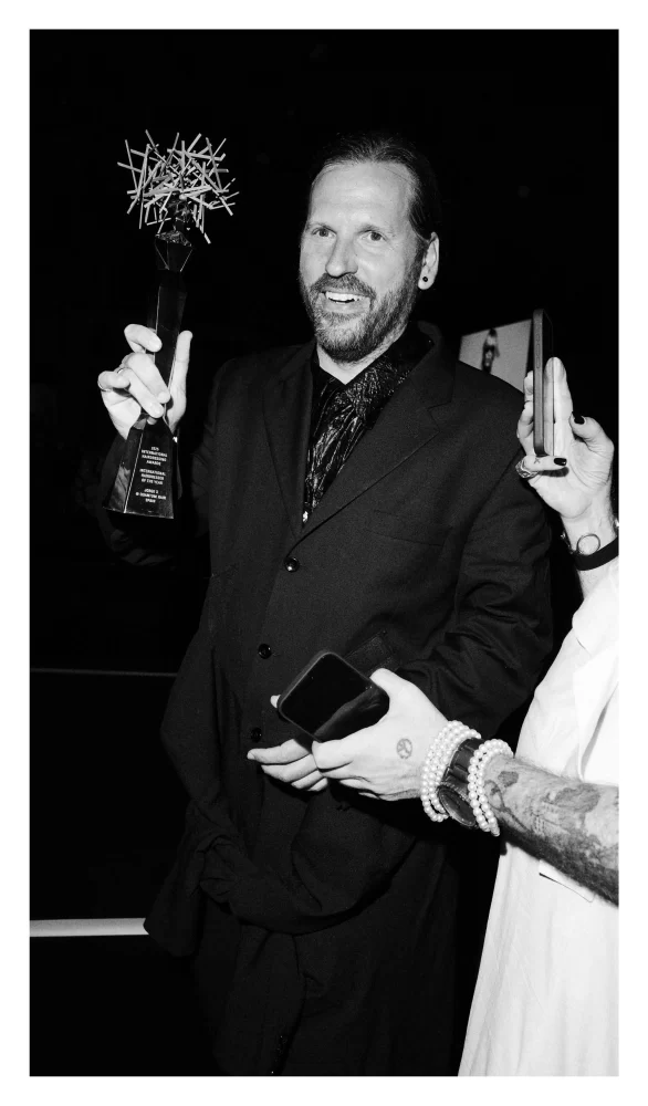JorgeX, X-Presion, Quantum hAIr, recibe premio al peluquero del año 2025 en el International Hairdressing Awards, IHA,