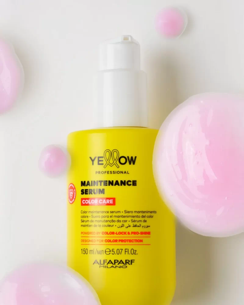 Primer plano del Maintenance Serum de la línea Color Care de Yellow Professional sobre fondo blanco con gotas rosadas
