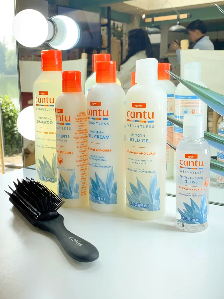 Línea completa de productos Cantu Weightless exhibida en el lanzamiento en Ciudad de México