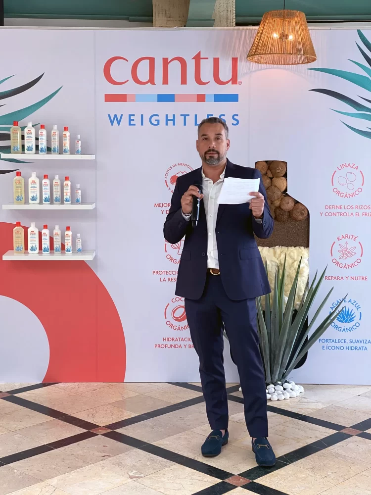 Carlos Urías, Director Comercial, Cantu México, durante su participación en el lanzamiento de Cantu Weightless en CDMX