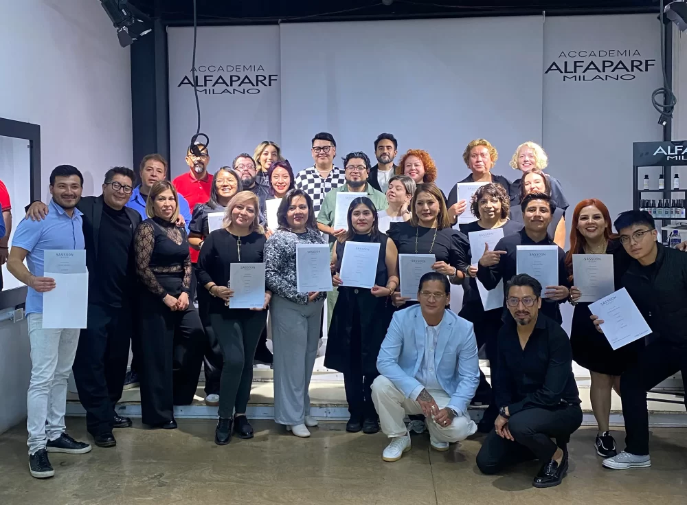 Equipo Sassoon Toronto con estilistas participantes al cierre de la formación I-CONIC con Alfaparf Professional México