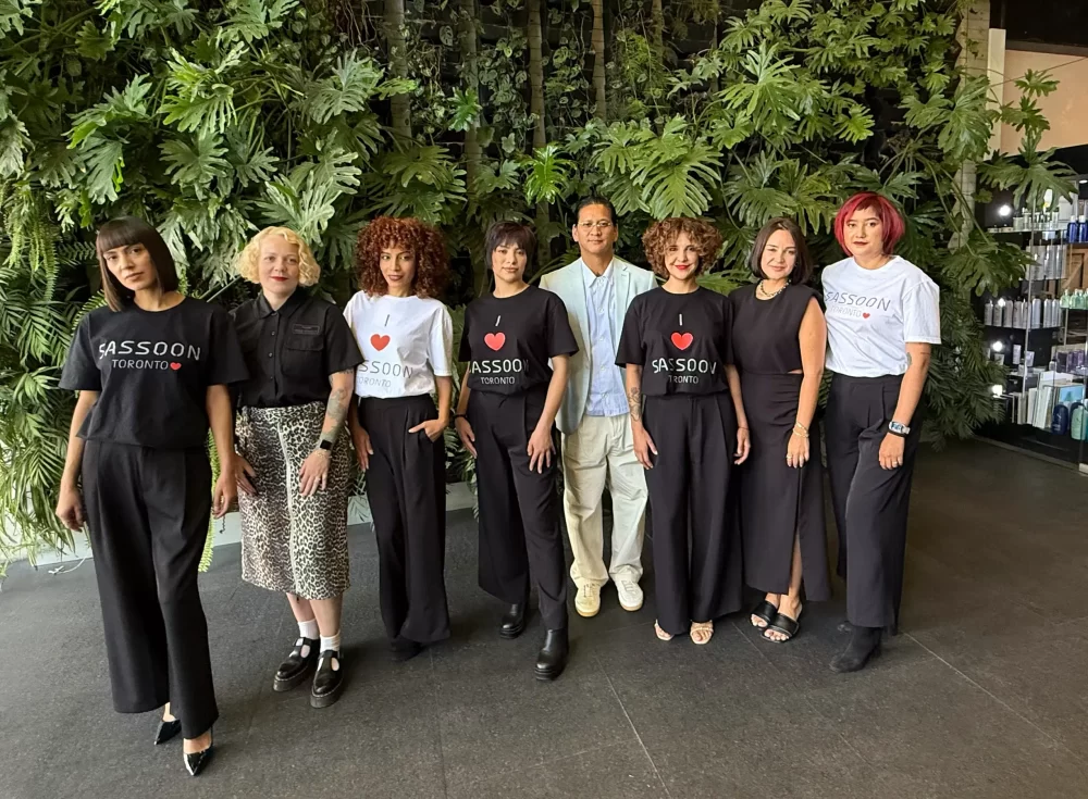 Equipo de estilistas y modelos durante la formación de la colección I-CONIC de Sassoon Toronto en la academia Alfaparf Professional México
