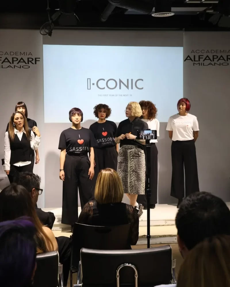 Equipo de Sassoon Toronto en el escenario durante la formación de colección I-CONIC junto a Alfaparf Professional México