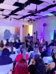 Estilistas observan demostración de color en la masterclass Pravana Deep Chroma en CDMX.