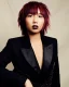 Shag corto rojo vino con flequillo recto; look editorial de la Colección Dandy — Sassoon Academy.