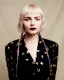 Bob corto rubio hielo con micro trenzas laterales; look editorial de la Colección Dandy — Sassoon Academy.