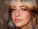 mujer con cabello largo en tonos cobre y azul metálico inspirado en el óxido, creación de Natashia Gagnon con color Pravana