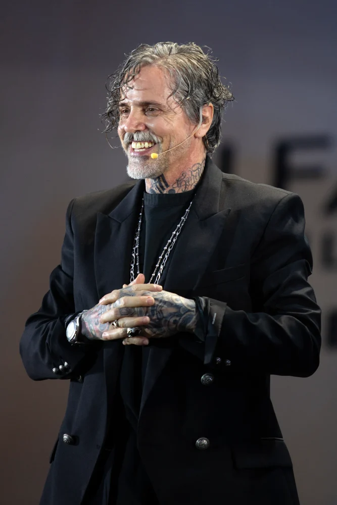 Rudy Mostarda,Director creativo global de Alfaparf Milano Professional, en escenario