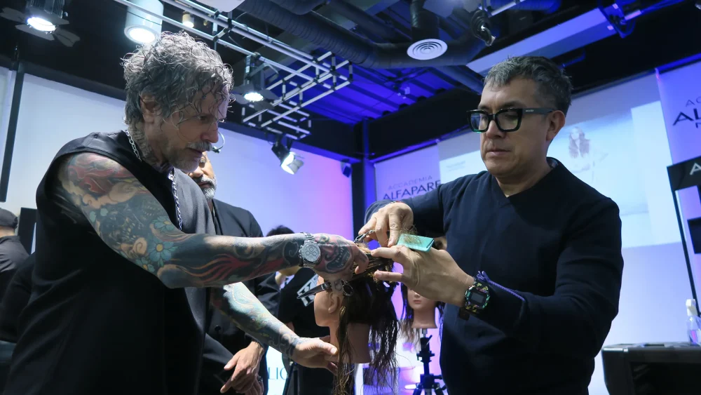 Rudy Mostarda, Director creativo global de Alfaparf Milano Professional, imparte curso en CDMX