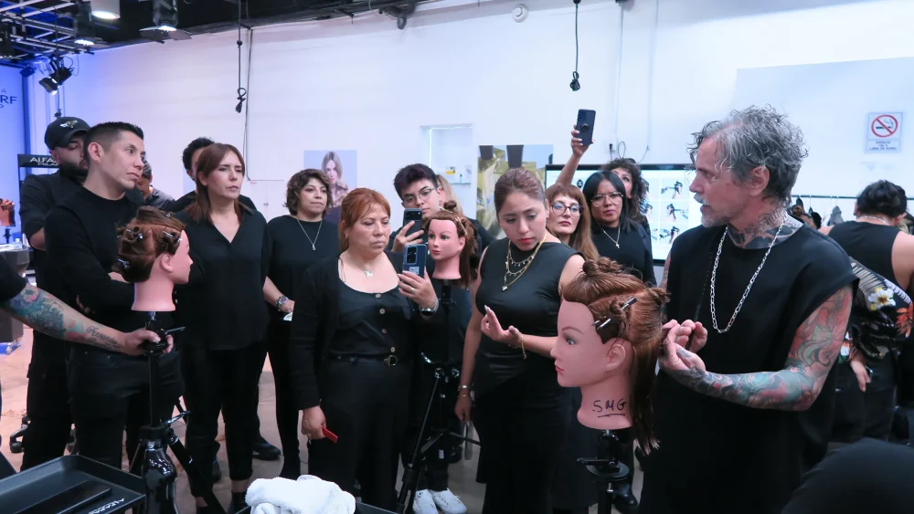 Rudy Mostarda, Director creativo global de Alfaparf Milano Professional, imparte curso en CDMX