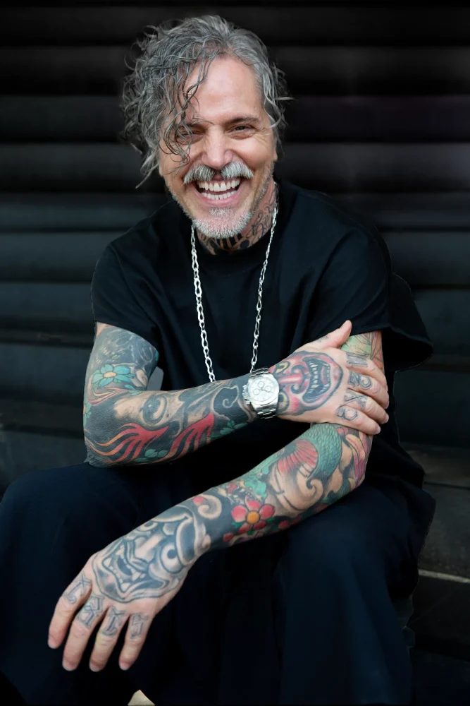 Retrato de Rudy Mostarda, peluquero, formador y empresario. Director creativo global de Alfaparf Milano Professional,