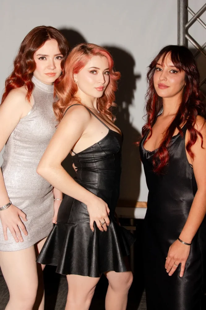 Modelos con coloración cálida de Pravana durante el aniversario 17 de Baja Beauty.