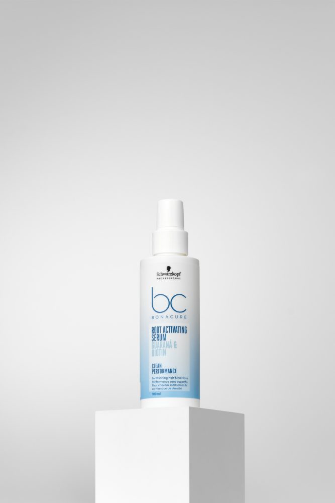 Serum Root Activating Bonacure de Schwarzkopf Professional sobre pedestal para tratamiento de caída del cabello