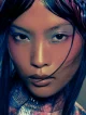 Cabello azul con trenzas rosas de la colección Mixed Reality de Seung Ki Baek y styling futurista.