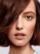 TONI&GUY presenta Hair like LABEL.M con bob castaño ondulado, brillo capilar y acabado suave en la modelo Anabel.