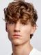 TONI&GUY presenta Hair like LABEL.M con cabello rubio rizado, volumen superior y corte masculino de textura natural.