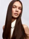 TONI&GUY presenta Hair like LABEL.M con cabello largo castaño, acabado liso y brillo tipo espejo en la modelo Nana.