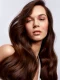 TONI&GUY muestra Hair like LABEL.M con melena castaña larga, ondas amplias y volumen suave en la modelo Nana.