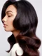 TONI&GUY muestra Hair like LABEL.M con cabello oscuro brillante, ondas pulidas y perfil elegante en la modelo Sheyla.