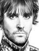 Retrato en blanco y negro de la colección Real People de Craig Mason con cabello medio, flequillo texturizado y acabado editorial.