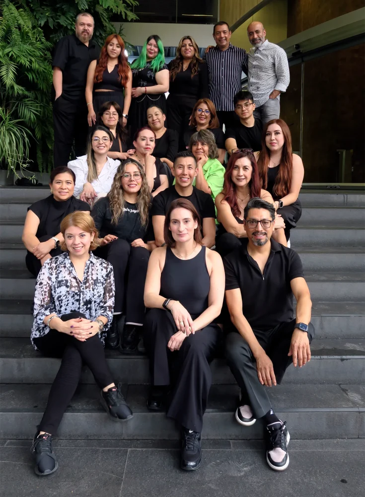 Asistentes y formadores del curso Master Colourist impartido por Vivica Davies, en la Academia Alfaparf Milano Professional de Ciudad de México.